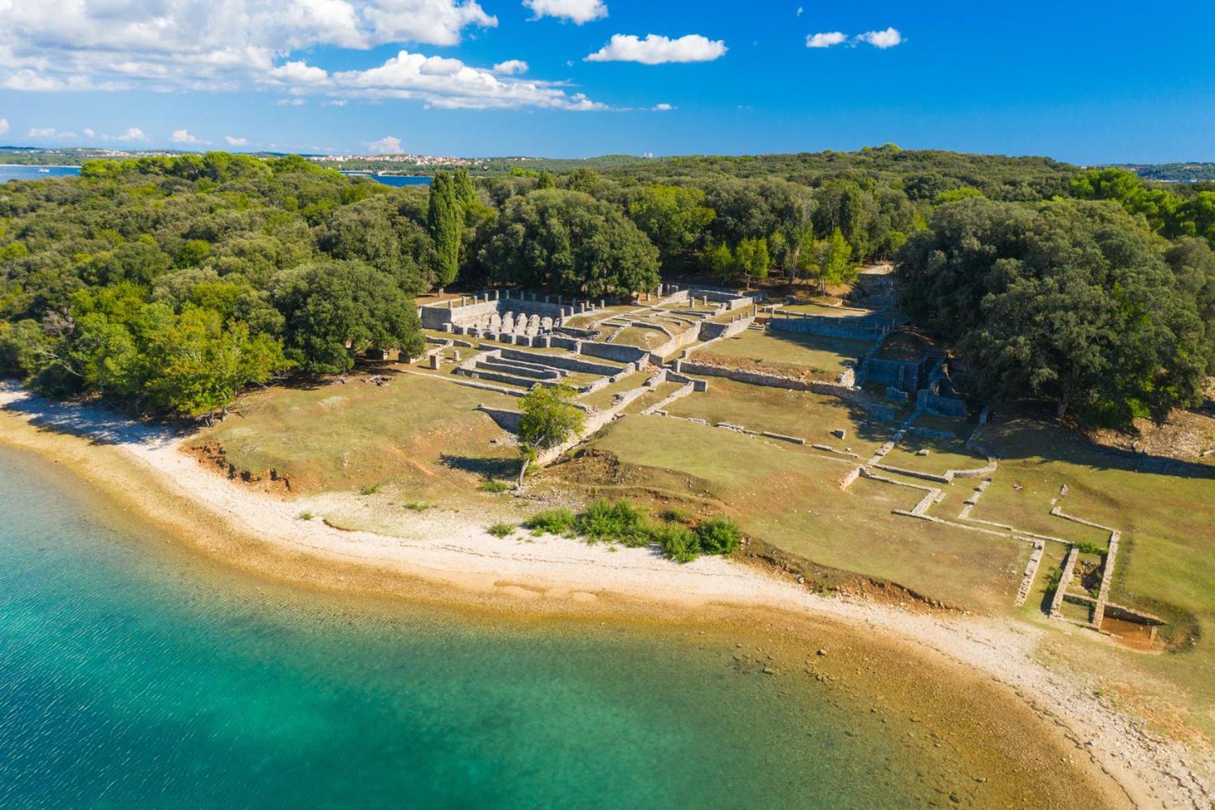 Astraluxe Apartment Fazana Bagian luar foto